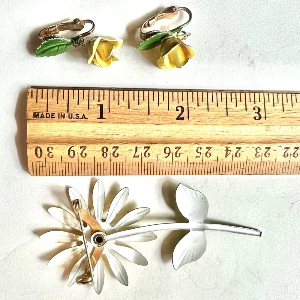 Vintage Flower Brooch Ear Clip Set Yellow Daisy Floral Earrings Pin Enamel Metal